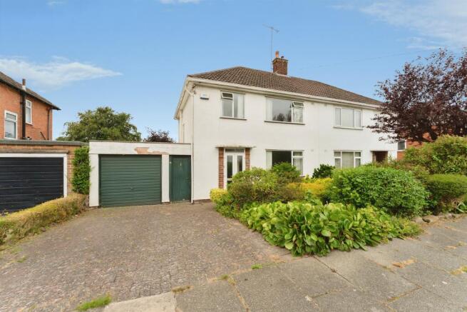 3 bed property, in Windermere Road, £225,000