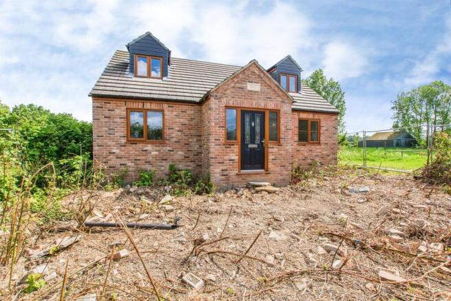 4 bed property, in Panswell Lane, £300,000