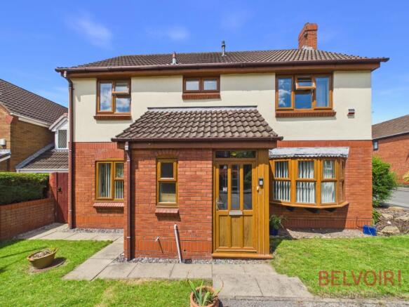 4 bed property, in Linksfield Court, £450,000