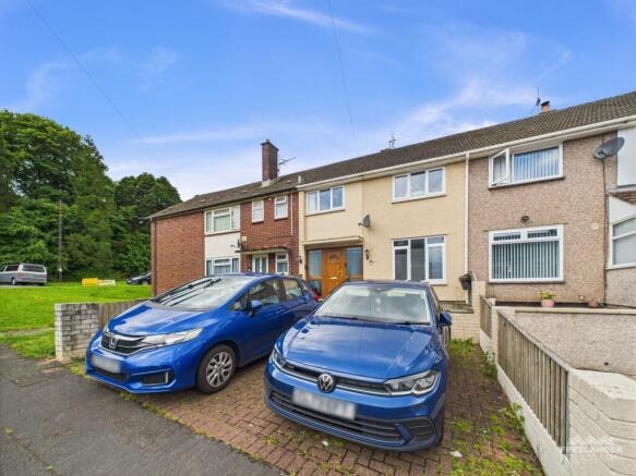3 bed property, in Yeo Close, £166,000
