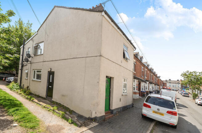 1 bed property, in Brook Street, £75,000