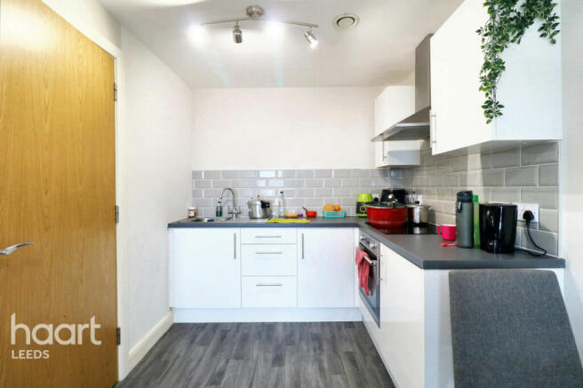 1 bed property, in Skinner Lane, £125,000