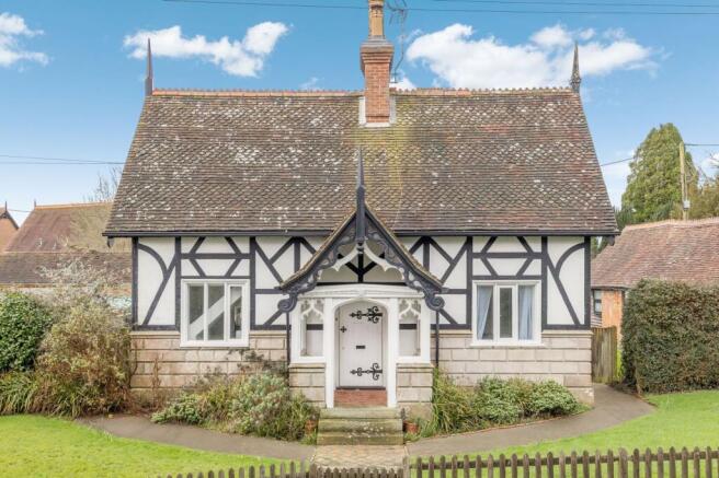 2 bed property, in Eridge Road, £400,000