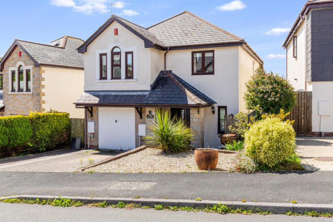 5 bed property, in Seymour Drive, £535,000