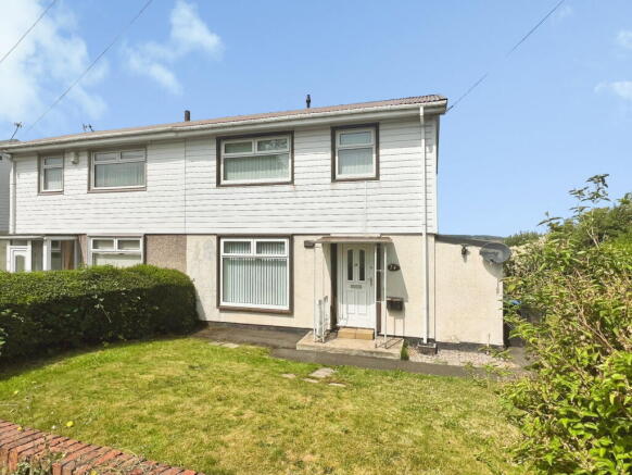 3 bed property, in Surrey Crescent, £90,000