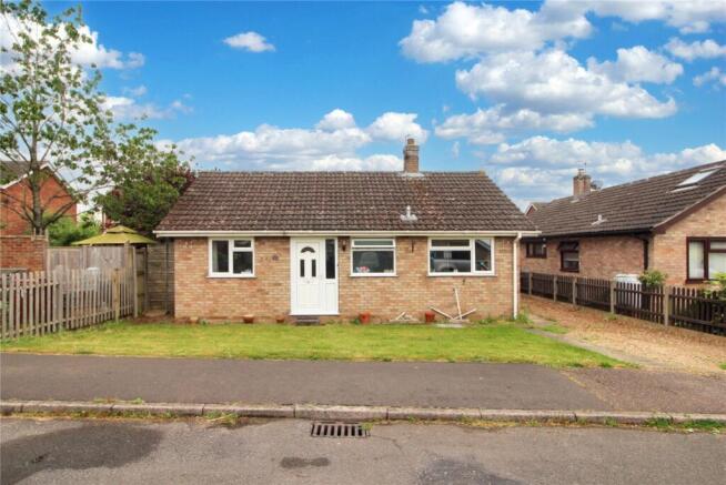 2 bed property, in St. Marys Close, £230,000