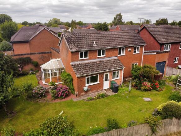 4 bed property, in Dove Grove, £370,000