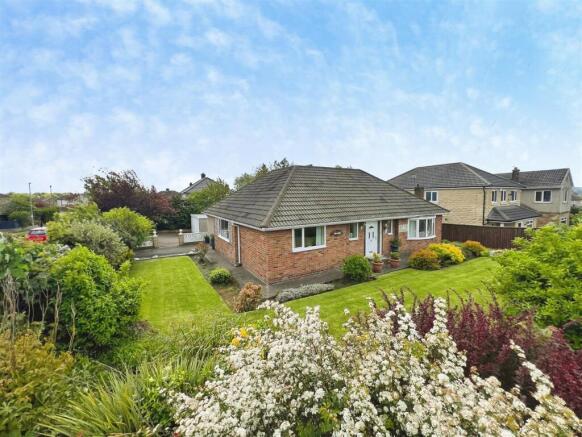 5 bed property, in Westfield Lane, £475,000