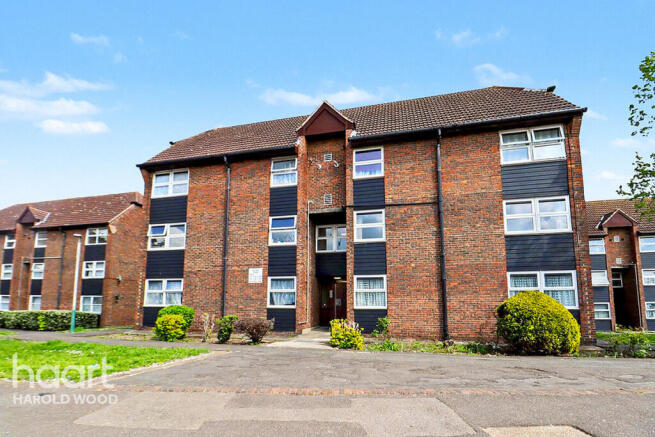 1 bed property, in Straight Road, £170,000