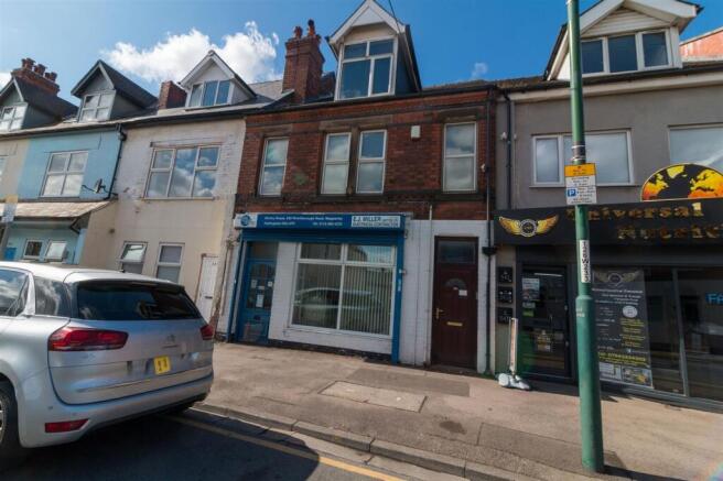 2 bed property, in Woodborough Road, £210,000
