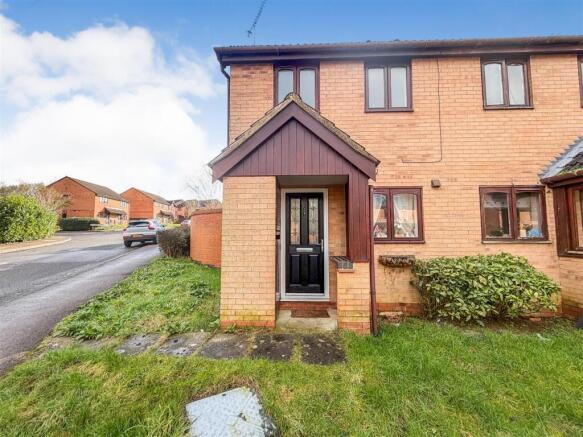 2 bed property, in Chichester Close, £155,000