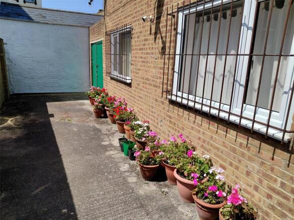 1 bed property, in Ethelbert Crescent, £130,000