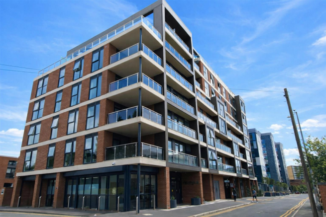 1 bed property, in Bridgewater Gate, £80,000