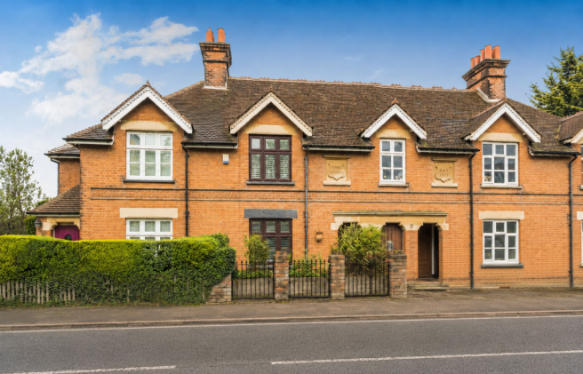 3 bed property, in Radlett Road, £549,950