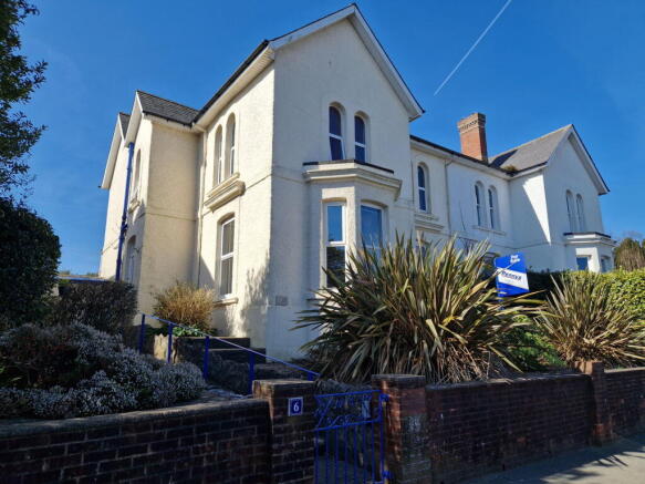 2 bed property, in Rolle Road, £229,950