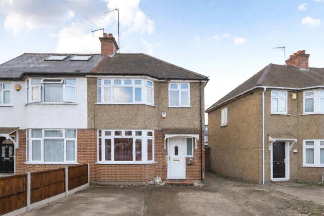 3 bed property, in Dellfield Crescent, £535,000