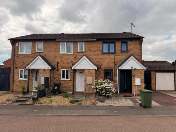 2 bed property, in Christopher Close, £105,000