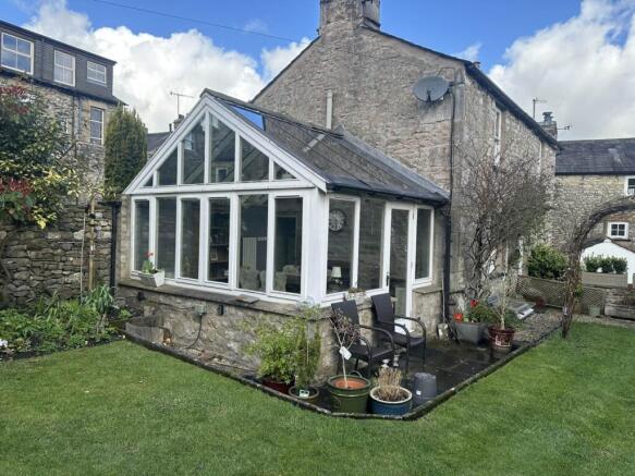 2 bed property, in Mitchelgate, £595,000