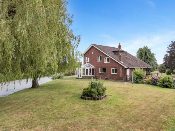 4 bed property, in Twycross Road, £950,000