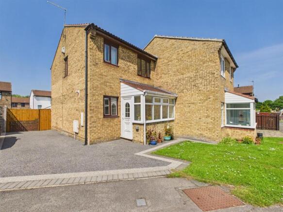 3 bed property, in Broadbank, £155,000