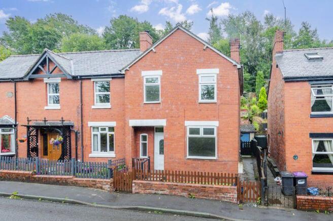 2 bed property, in Avondale, £100,000