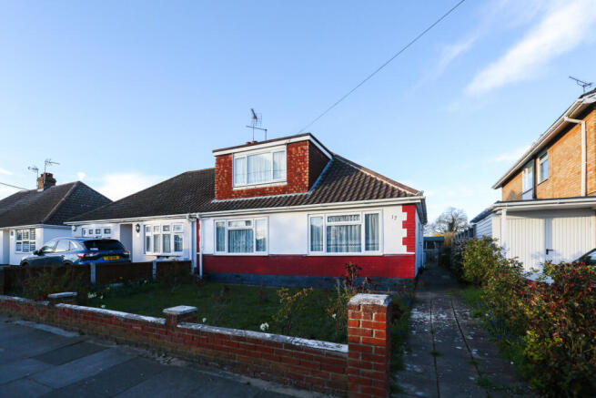 4 bed property, in Gravel Road, £450,000