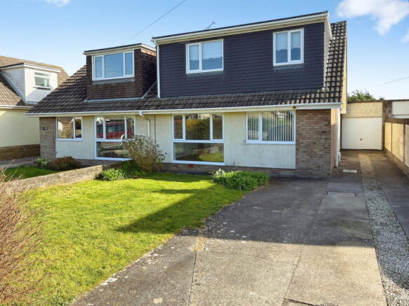 4 bed property, in 55 Longacre Drive, £360,000