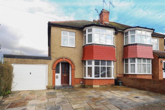 3 bed property, in Orchard Close, £675,000