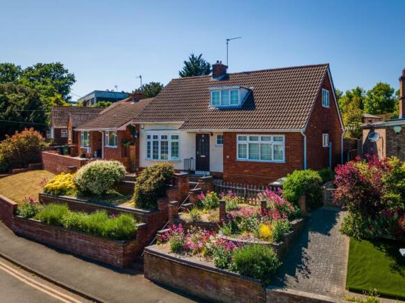 3 bed property, in Bromwich Lane, £325,000