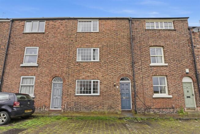 3 bed property, in Clowes Street, £240,000