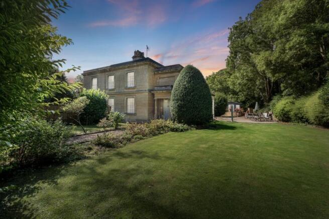 8 bed property, in Northampton Road, £950,000