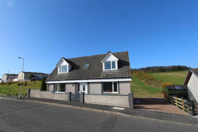 3 bed property, in Leafield, £190,000