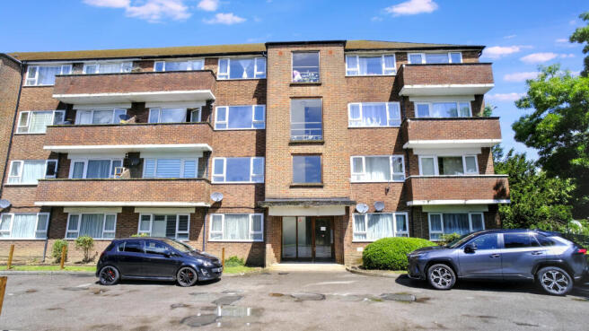 2 bed property, in Old Ruislip Road, £210,000