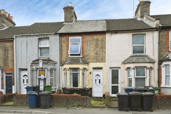 2 bed property, in Green Street, £264,000