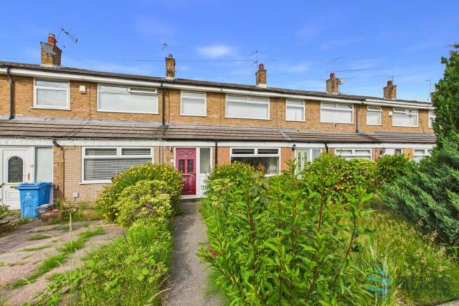 2 bed property, in Barnmeadow Road, £230,000