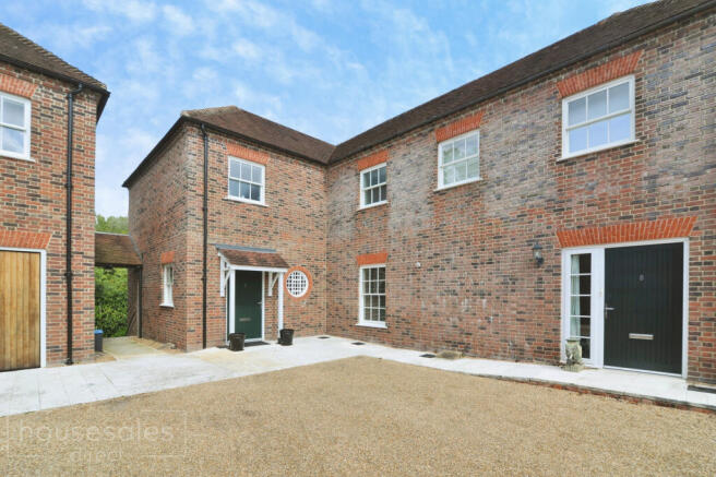 3 bed property, in Coach House Mews Great Maytham Hall, £575,000