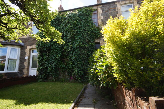 2 bed property, in Old Church Road, £229,950