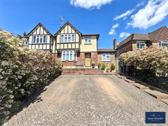 3 bed property, in Richmond Road, £855,000