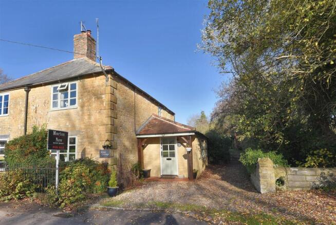 2 bed property, in Water Lane, £450,000