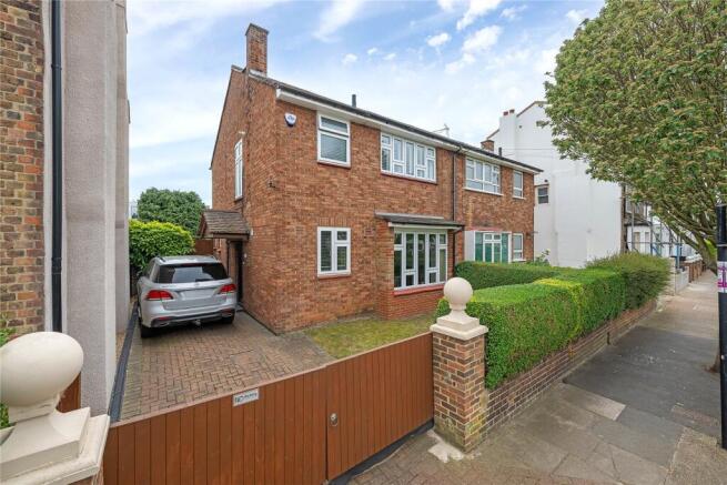 3 bed property, in Smeaton Road, £1,100,000