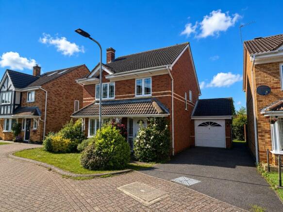4 bed property, in Batcheldor Gardens, £460,000