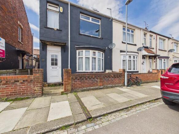 3 bed property, in Barton Avenue, £70,000