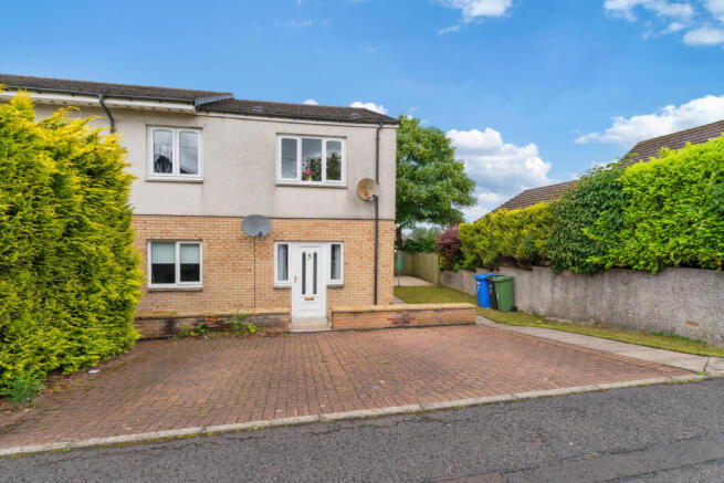 2 bed property, in Woodneuk Road, £135,000