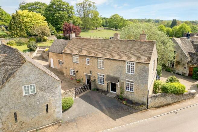 4 bed property, in High Street, £635,000