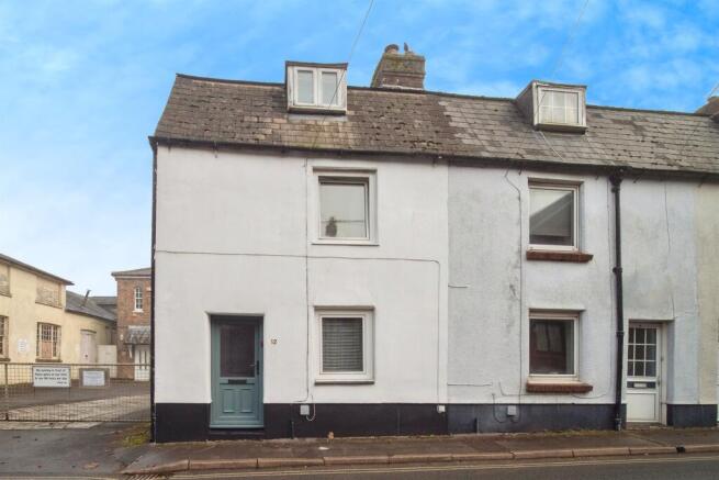 3 bed property, in Icen Way, £180,000