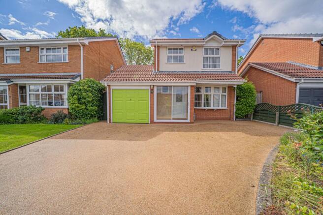 3 bed property, in Moorfield Avenue, £550,000