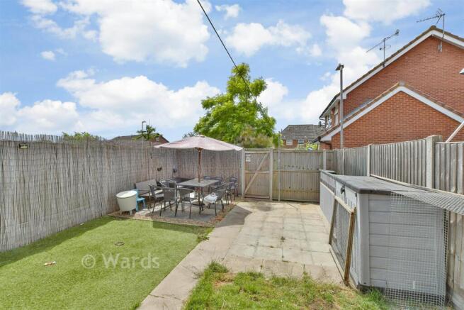 3 bed property, in Bysing Wood Road, £325,000