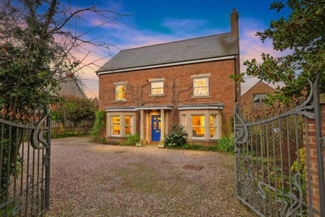 6 bed property, in Narrow Lane, £700,000