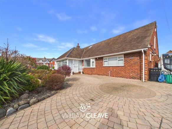 3 bed property, in Green Road, £725,000