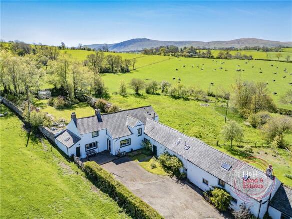 3 bed property, in Holly Bush, £600,000